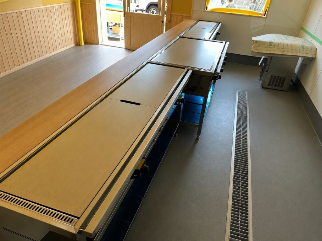 店舗厨房に複数台設置した鉄板グリドル