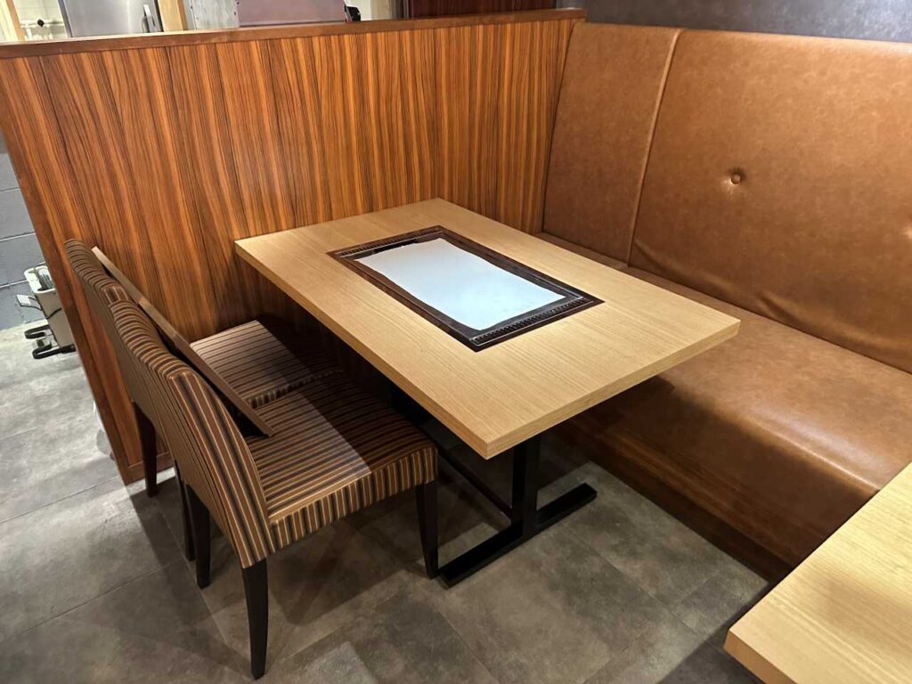 兵庫県の新規開店に合わせた製作した鉄板テーブル1