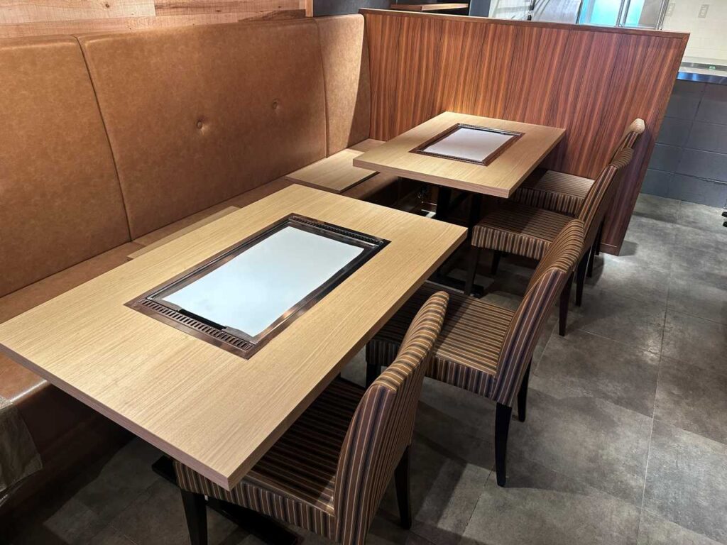 兵庫県の新規開店に合わせた製作した鉄板テーブル2